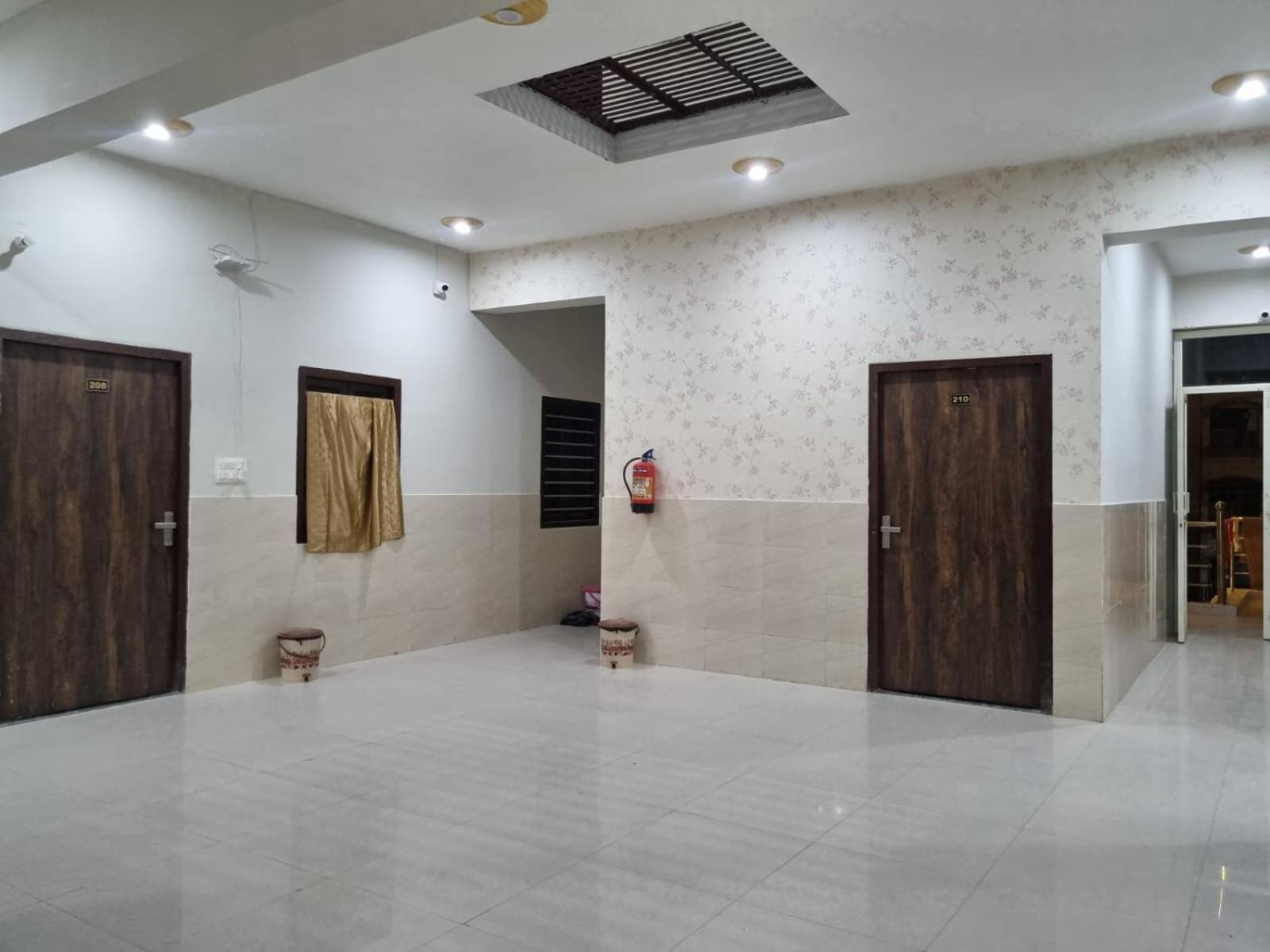 Hotel Vrindavan Bhakti Bhavan- Near Prem Mandir By Mukund Esterno foto